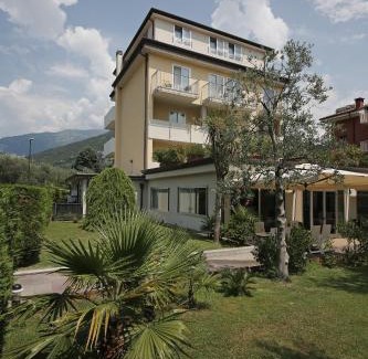Torbole sul Garda Hotel | Hotel Villa Verde