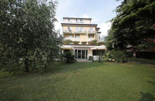 Torbole sul Garda Hotel | Hotel Villa Verde