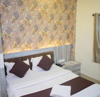 Rau Hotel | Hotel vinayak shree