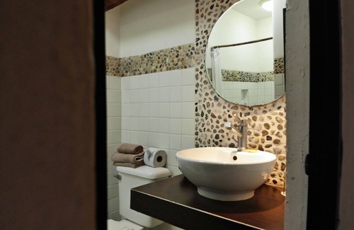 Colonia Centro Hotel | Hotel Vista del Mar with Beach Club access included