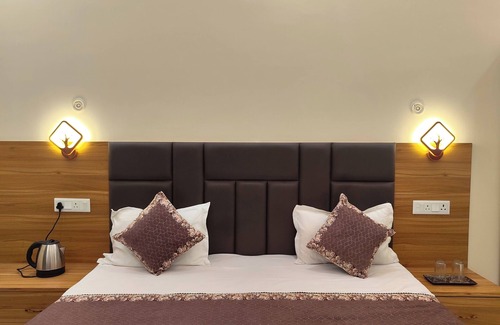 Ayodhya Hotel | Hotel Vrindavan Palace Ayodhya