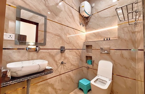 Ayodhya Hotel | Hotel Vrindavan Palace Ayodhya
