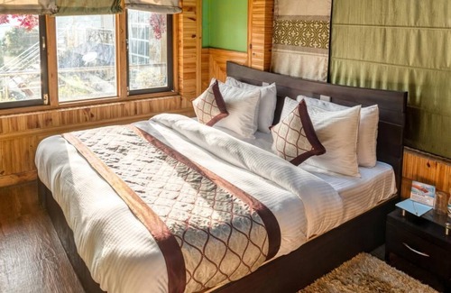Bhimtal Hotel | Hotel Walnut Creek