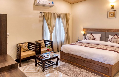 Bhimtal Hotel | Hotel Walnut Creek