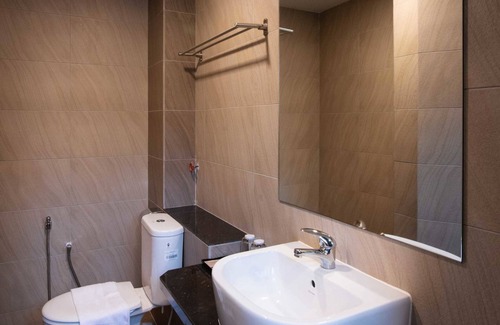 Taman Selamat Hotel | Hotel Waterfall