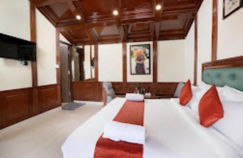 Shimla Hotel | Hotel Woodrina Shimla