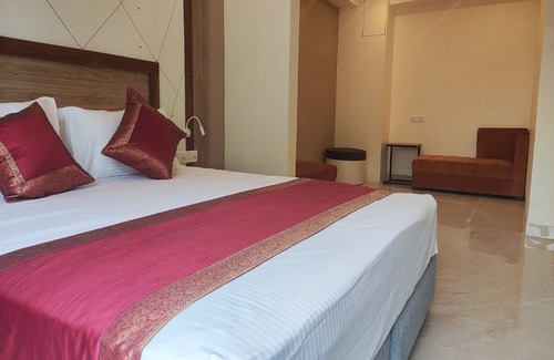 Mahmoorganj Hotel | HOTEL XENIA