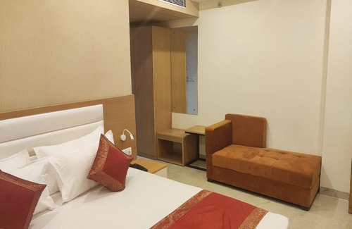 Mahmoorganj Hotel | HOTEL XENIA