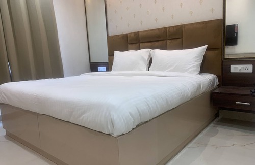 Sarita Vihar Hotel | Hotel Yellow Saffron