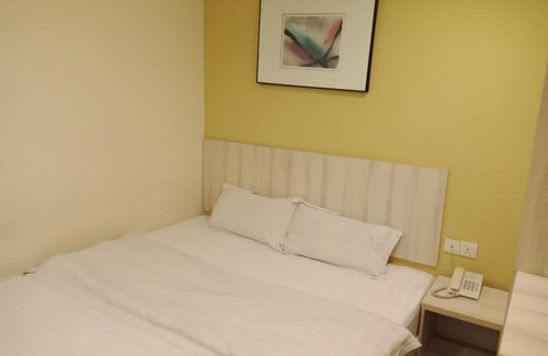 Taman Segar Hotel | Hotel Zamburger Taman Segar - Previously Home Inn Taman Segar