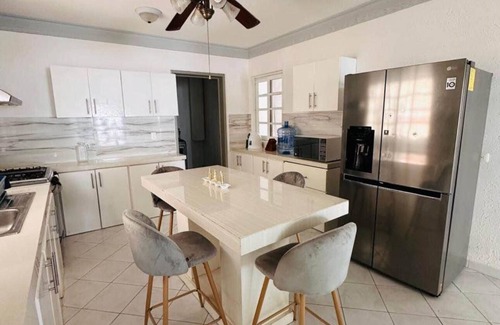 La Isla House | Hotel Zone Beach Villa