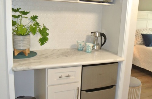 Kihei Condo | Hotel Zoned Studio STV Rental in Beautiful So Kihei. Just Steps to the Beach!