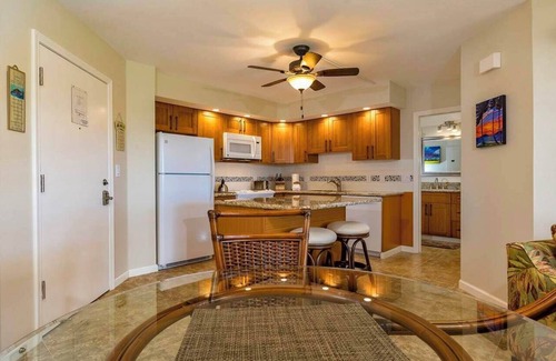 Kihei Condo | Hotel zoned top floor condo with ocean & mountain views. Last minute discounts!