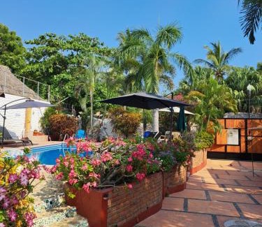 Brisas de Zicatela Hotel | HOTELITO SWISS OASIS, Playa Zicatela - Adults Only - Kitchen - Cocina