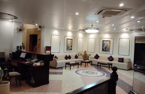Taj Ganj Hotel | HotelMaple Ridge