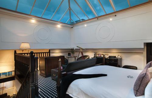 Westminster Hotel | Hotels In London With Sports/Activities, Air Conditioner, Bar