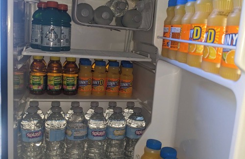 Downtown Las Vegas Apartment | Hotels too Pricey? Turtles Spot , small room for 1 , but 2 oknnn