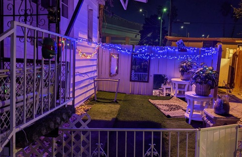Downtown Las Vegas Apartment | Hotels too Pricey? Turtles Spot , small room for 1 , but 2 oknnn