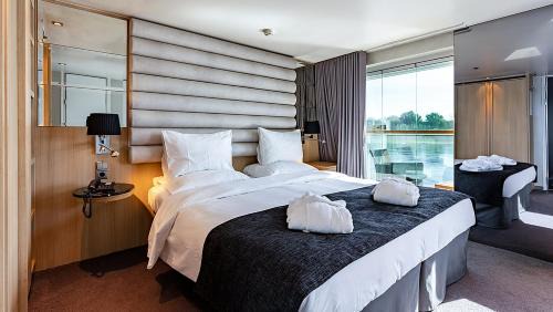 Golzheim Boat Rental | Hotelships Holland, Messe Hotelboat