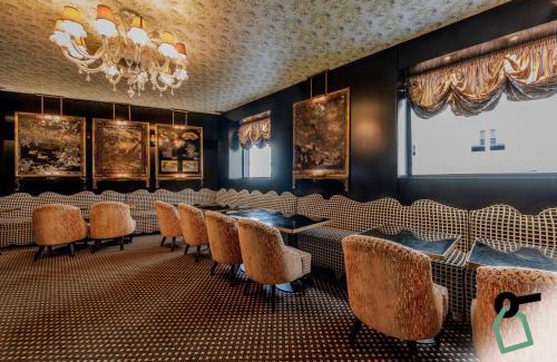 Chaillot Hotel | Hotiday Room Collection - Paris Arc de Triomphe
