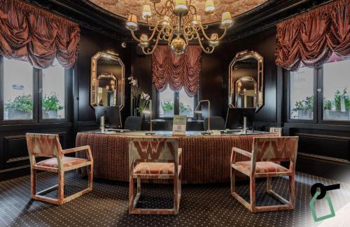 Chaillot Hotel | Hotiday Room Collection - Paris Arc de Triomphe