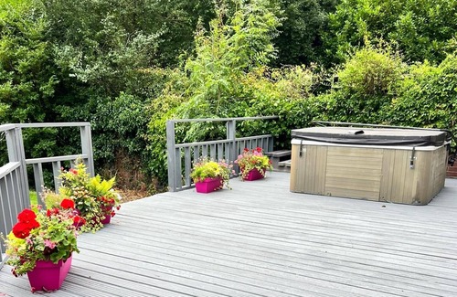 Burton on Trent House | Hottub-garden-parking-sleeps10-10mintotown