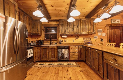 Mount Jackson Cabin | HotTub, Gym, Theater, PetFriendly, 8min to slopes!