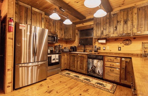 Mount Jackson Cabin | HotTub, Gym, Theater, PetFriendly, 8min to slopes!