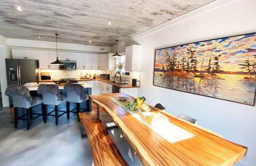 Bracebridge House | HotTub Sauna Waterfront PacMan Table Pets OK Fireplace Firepit 5 Star Location