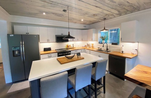 Bracebridge House | HotTub Sauna Waterfront PacMan Table Pets OK Fireplace Firepit 5 Star Location