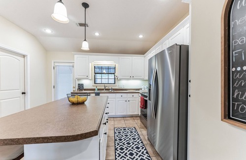Langston Mile Village House | Hotty Toddy get away in Oxford!