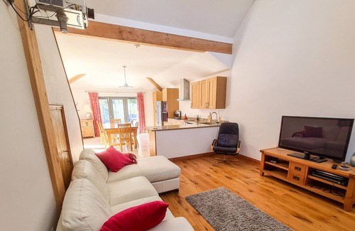 Heligan Cottage | HOUNDBEARE BARN, pet friendly in Teign Valley, Edge Of Dartmoor