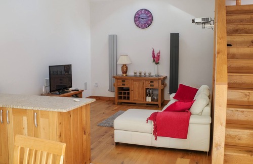 Heligan Cottage | HOUNDBEARE BARN, pet friendly in Teign Valley, Edge Of Dartmoor