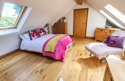 Heligan Cottage | HOUNDBEARE BARN, pet friendly in Teign Valley, Edge Of Dartmoor