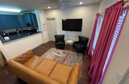 Tuscaloosa Condo | Houndstooth Heaven - half mile from Bryant Denny Stadium