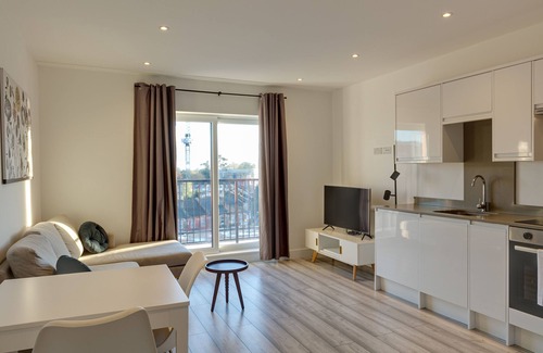 Hounslow Central Apartment | Hounslow Apartments by Charles Hope