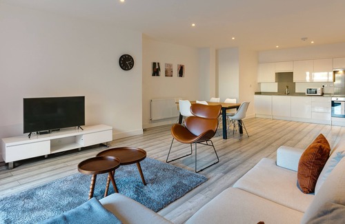 Hounslow Central Apartment | Hounslow Apartments by Charles Hope