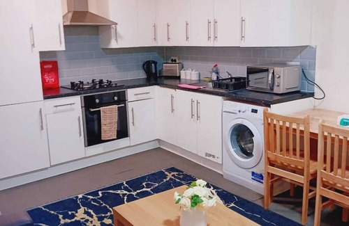 Hounslow Central Apartment | Hounslow High Street