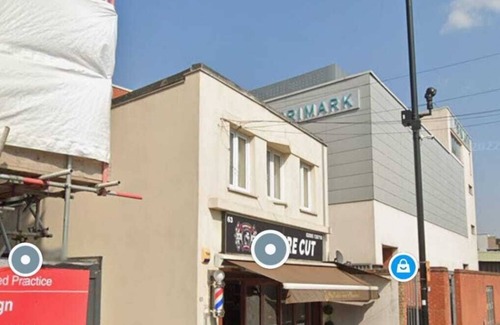 Hounslow Central Apartment | Hounslow High Street