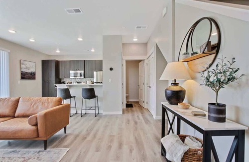 Nampa House | | Hounslow way | Stylish 2 bedroom townhome | Namp