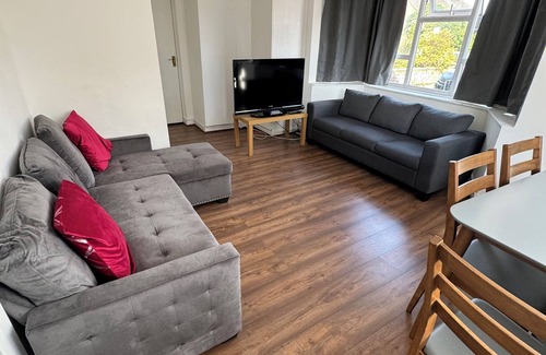 Heston Central House | Hounslow west best location London