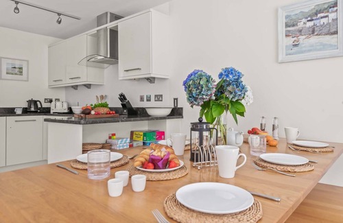 Talland Cottage | House 1 - sleeps 6 guests in 3 bedrooms