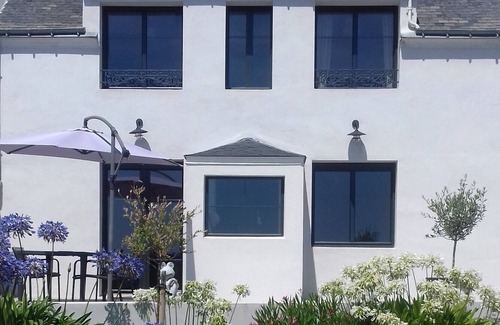 Le Palais House | House 1 to 4 people, near beaches and pier. Ideal location