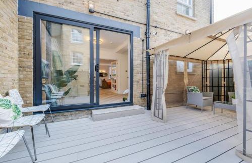 Shadwell House | House 10 mins to Tower Bridge Hot Tub & Parking