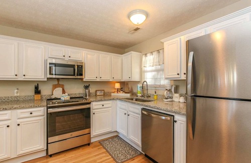 Leesburg House | House # 15 Lakin' it Easy (no pets) Lake View