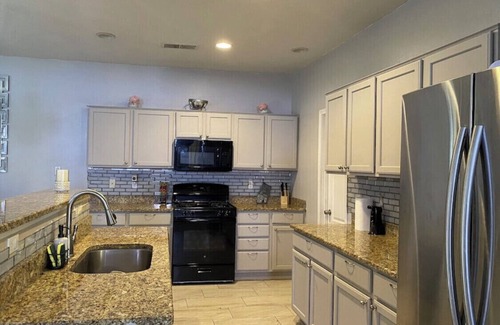 Westgate Heights House | House 3 bd 2.5 bathrooms