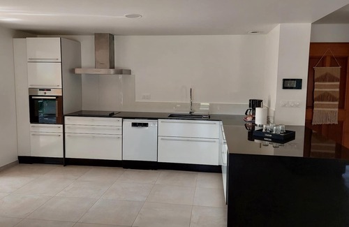 Saint-Martin-de-Crau House | House (4 + 2 pers) air-conditioned on closed ground, swimming pool