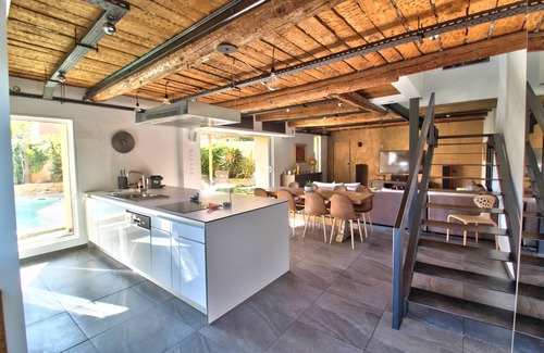 Cuers House | House 4 bedrooms-8 persons-large living room-2 bathrooms-garden and private pool