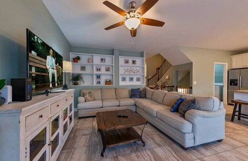 Leesburg House | House# 45 The Maine House (No Pets) Lakefront/Private Boatslip