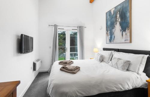 Porthtowan House | House 5 Ironcroft - Modern Pet-friendly, Walk to beach & village